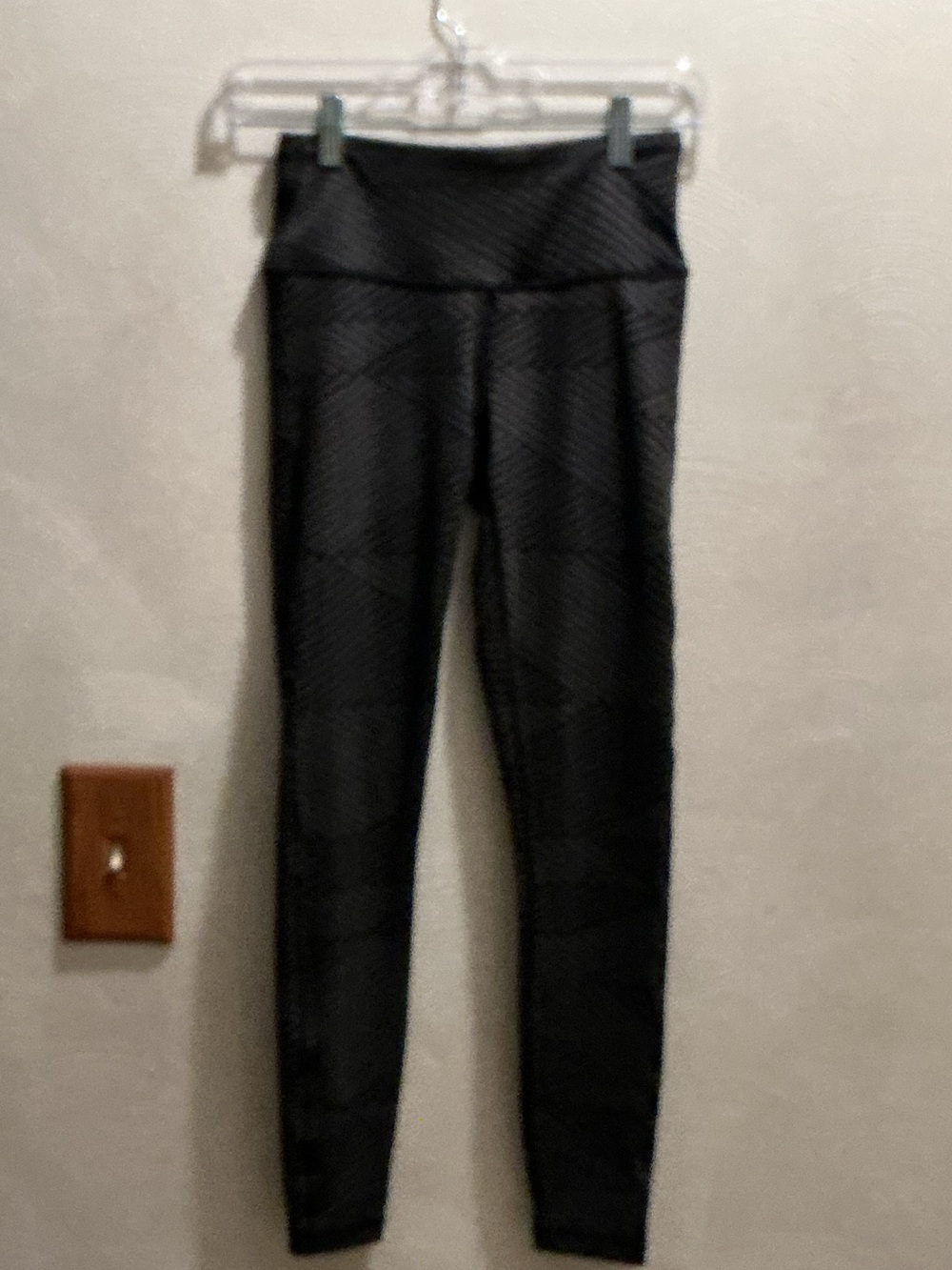 Like New Prana Black & Gray Abstract Line PattHigh-Waist Textured Look Leggings.